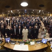 Foto do papa Francisco com os prefeitos no Vaticano