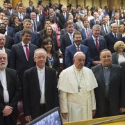 Foto do papa Francisco com os prefeitos no Vaticano