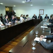 Prefeitos entregam documento ao ministro Geddel Vieira Lima
